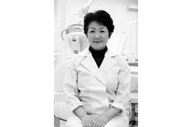 歯ブラシの後にフロスを足そう 歯周病にならない歯磨き法 ご存じですか Nikkei Style 歯ブラシの後にフロスを足そう 歯周病にならない歯磨き法 ご存じですか Nikkei Style