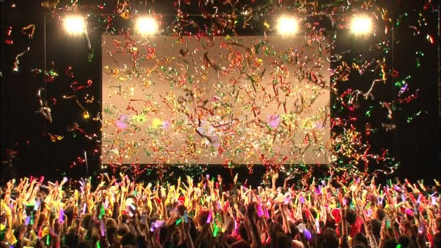生中継で色めく音楽ライブ サザン復活で映画館に6万人 日経bizgate 生中継で色めく音楽ライブ サザン復活で映画館に6万人 日経bizgate