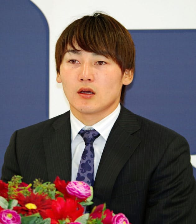広島の丸 2800万円増の5100万円で更改 セ リーグ盗塁王 日経bizgate 広島の丸 2800万円増の5100万円で更改 セ リーグ盗塁王 日経bizgate