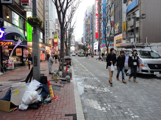 伊勢丹軸ににぎわう新宿三丁目 歌舞伎町変身中 日経bizgate 伊勢丹軸ににぎわう新宿三丁目 歌舞伎町変身中 日経bizgate