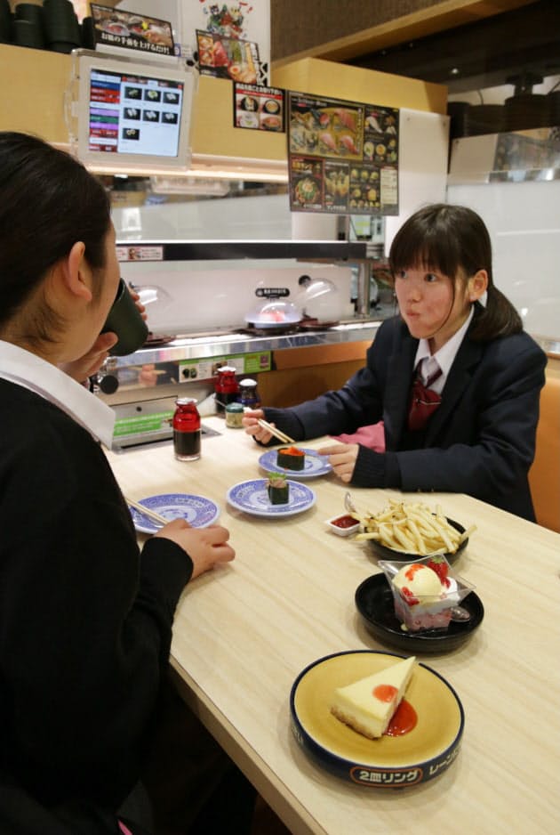 女子高生 回転ずしなう カフェ感覚でわいわい Nikkei Style