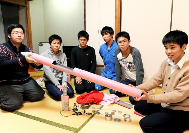 ロケットガール ボーイの挑戦 宇宙目指す高校生 Nikkei Style ロケットガール ボーイの挑戦 宇宙目指す高校生 Nikkei Style