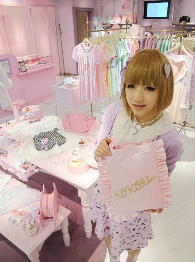 洋服も店内装飾もピンクで統一 単色 が客を呼ぶ ブランド力より感性に響く Nikkei Style
