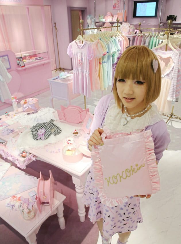 洋服も店内装飾もピンクで統一 単色 が客を呼ぶ ブランド力より感性に響く Nikkei Style 洋服も店内装飾もピンクで統一 単色 が客を呼ぶ ブランド力より感性に響く Nikkei Style