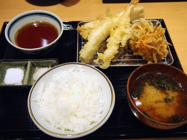 なぜ690円で提供できるのか 丸亀製麺の天ぷら定食専門店 高級感で関西で大人気 Nikkei Style なぜ690円で提供できるのか 丸亀製麺の天ぷら定食専門店 高級感で関西で大人気 Nikkei Style