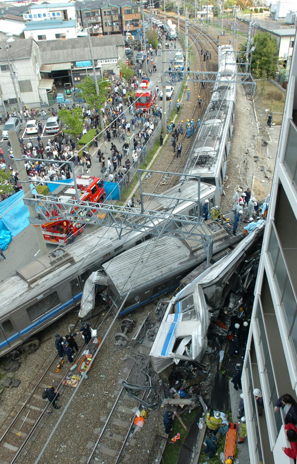 事故 脱線 宝塚 線 2005年4月25日 福知山線5418M、一両目の「真実」