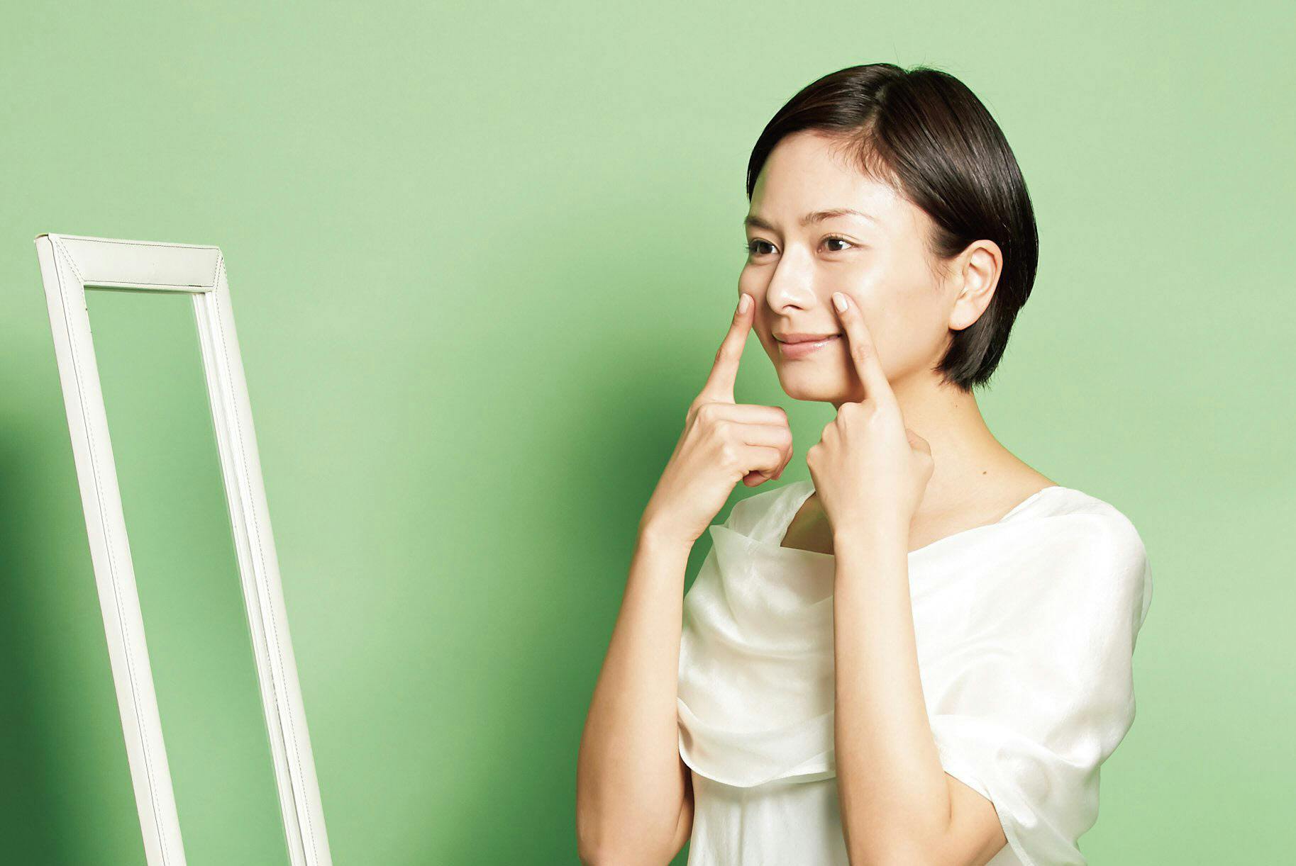 顔の筋肉を整えて 3大老けライン が薄くなる Nikkei Style 顔の筋肉を整えて 3大老けライン が薄くなる Nikkei Style