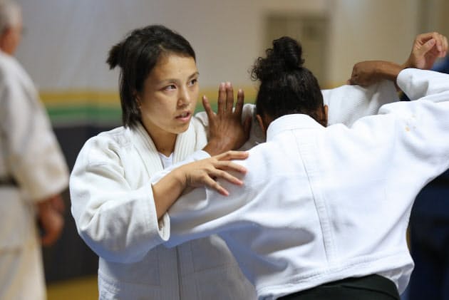 ブラジル女子柔道背負って指導 Nikkei Style ブラジル女子柔道背負って指導 Nikkei Style