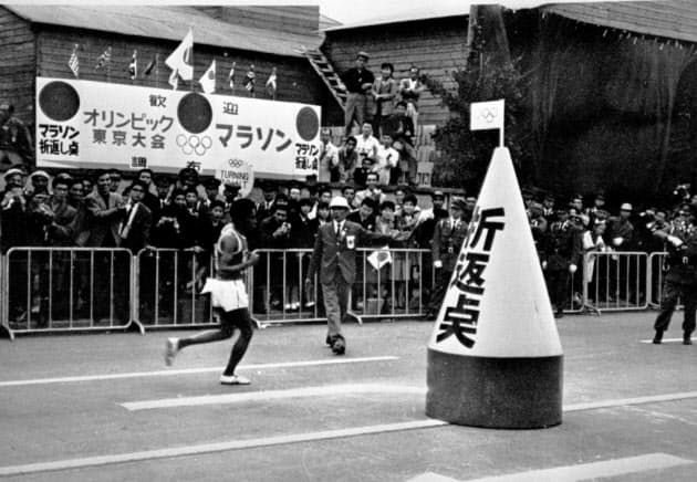 東京五輪マラソン折り返し点 50年経て再び熱気を待つ Nikkei Style 東京五輪マラソン折り返し点 50年経て再び熱気を待つ Nikkei Style