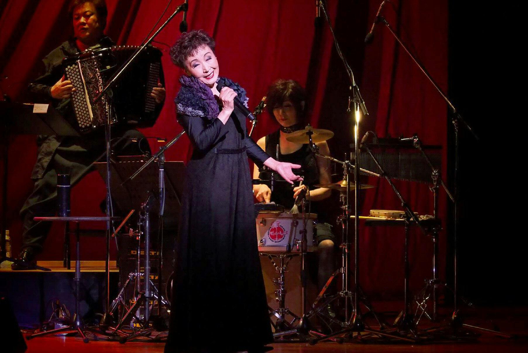 加藤登紀子 シャンソンの女王ピアフに挑む Nikkei Style 加藤登紀子 シャンソンの女王ピアフに挑む Nikkei Style