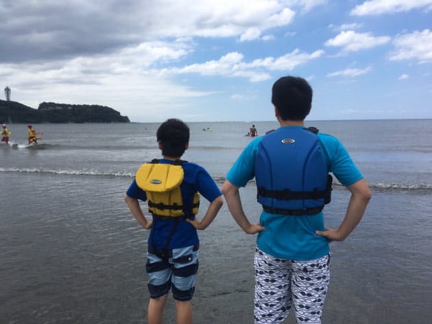 浮輪より安全快適 海川遊びにライフジャケットの薦め Nikkei Style 浮輪より安全快適 海川遊びにライフジャケットの薦め Nikkei Style