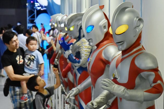 ウルトラマン51年目の挑戦 大人攻略へ多様に変身 Nikkei Style ウルトラマン51年目の挑戦 大人攻略へ多様に変身 Nikkei Style