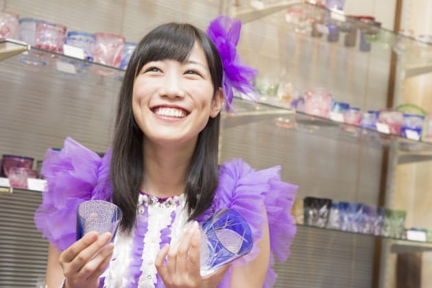 粉々にならない ももクロ 高城れにが挑む江戸切子 Nikkei Style 粉々にならない ももクロ 高城れにが挑む江戸切子 Nikkei Style
