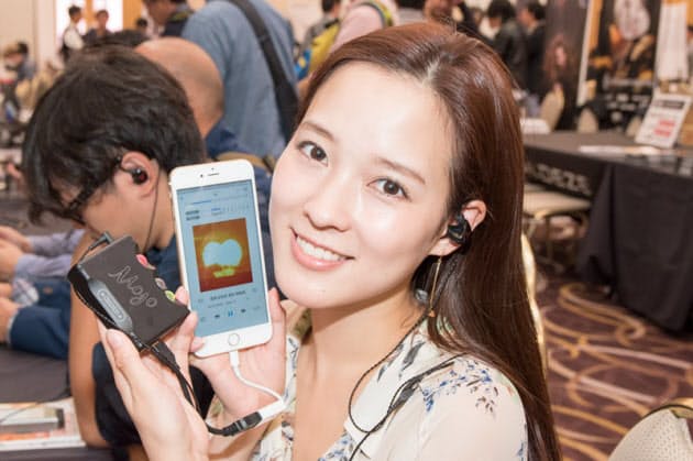 Iphone 7に携帯型アンプ ヘッドホンに至上の音世界 Mono Trendy Nikkei Style