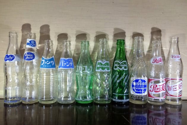 ジュース瓶ちょうだい 酒屋巡り3000本収集 展示も Nikkei Style ジュース瓶ちょうだい 酒屋巡り3000本収集 展示も Nikkei Style