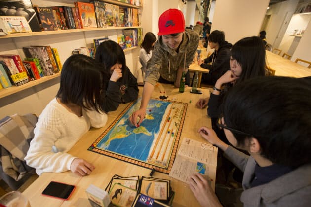 カフェも急増 ボードゲームにアラサーがハマる理由 Nikkei Style カフェも急増 ボードゲームにアラサーがハマる理由 Nikkei Style