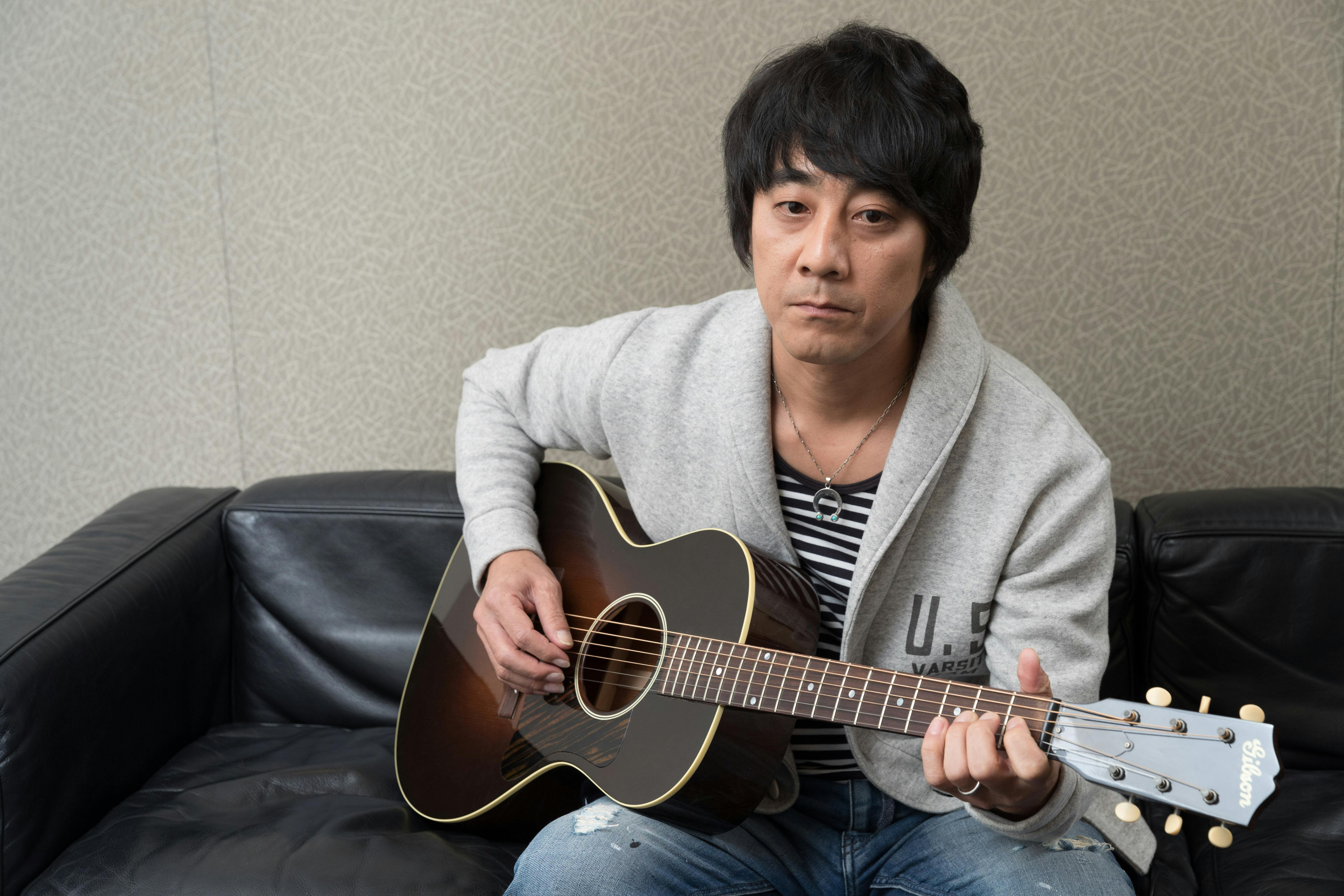 山崎まさよし ギター選びは 欲しい音 探し Nikkei Style 山崎まさよし ギター選びは 欲しい音 探し Nikkei Style
