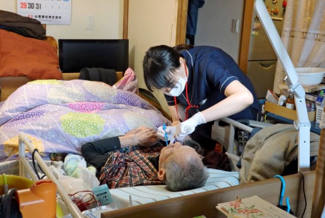 歯科衛生士の不足 介護に影 高齢者ケアに重要な役割 Nikkei Style 歯科衛生士の不足 介護に影 高齢者ケアに重要な役割 Nikkei Style