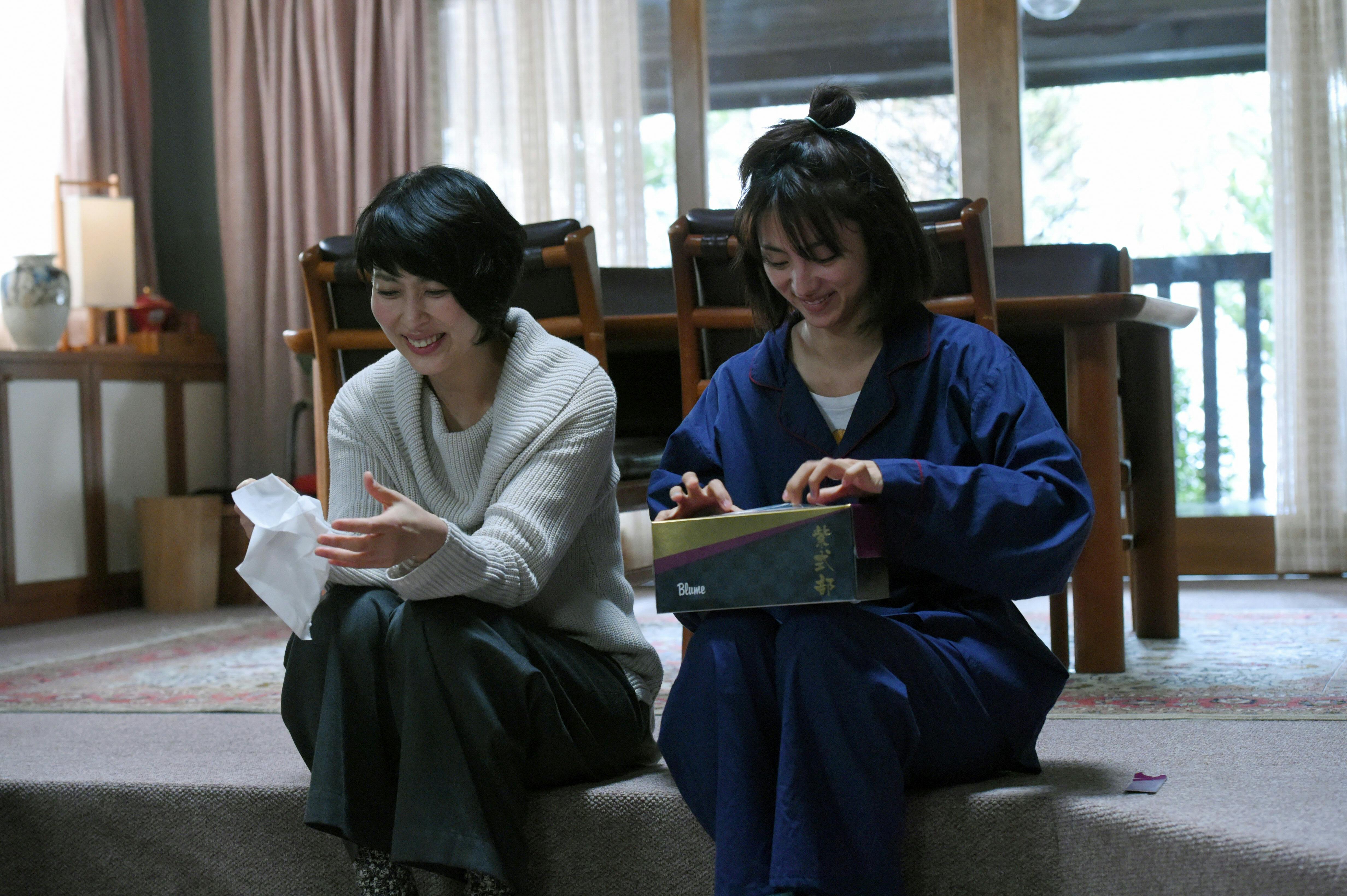 満島ひかりと松たか子 演技派女優2人が冬ドラマ競演 Nikkei Style 満島ひかりと松たか子 演技派女優2人が冬ドラマ競演 Nikkei Style
