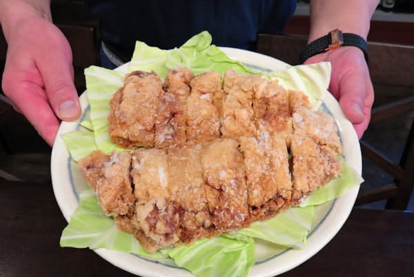 「一歩」(長野県松本市)の山賊焼きは骨がついていない 「一歩」(長野県松本市)の山賊焼きは骨がついていない