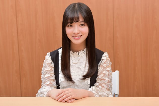 橋本環奈がビジネス書 心の中でタイトルに突っ込み Nikkei Style 橋本環奈がビジネス書 心の中でタイトルに突っ込み Nikkei Style