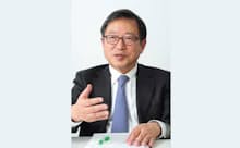 樋口 美雄氏(ひぐち よしお) 慶応義塾大学 商学部教授。1952年生まれ。1975年に慶応義塾大学(ビジネス商学部)を卒業、1980年に同大大学院商学研究科博士課程を修了。1991年まで米コロンビア大学客員研究員を務め、商学博士号を取得、現在のポストに就く。その後、一橋大学経済研究所の客員教授、スタンフォード経済政策研究所の客員研究員、オハイオ州立大学の客員教授を務めた。現在、厚生労働省の労働政策審議会会長、内閣官房「働き方改革実現会議」委員を務めている。著書に『超高齢・人口減少社会のイノベーション:超成熟社会発展の経済学3』(慶応義塾大学出版会、2016年)などがある。2016年秋、紫綬褒章を受章。