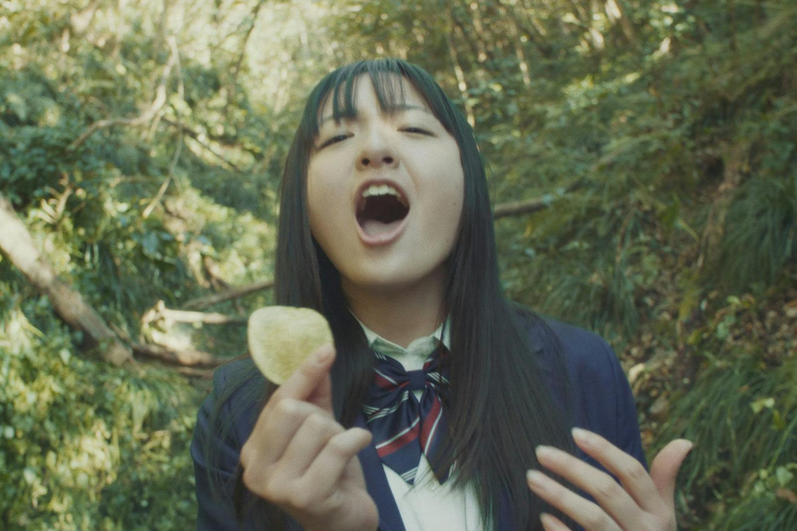 歌うま女子高生 は誰 湖池屋ポテチcmに大反響 エンタメ Nikkei Style