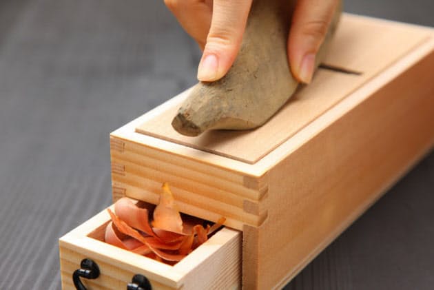 カツオ節は世界で一番硬い発酵食品 大人気の甘酒 カツオ節も発酵食品 その健康効 Nikkei Style カツオ節は世界で一番硬い発酵食品 大人気の甘酒 カツオ節も発酵食品 その健康効 Nikkei Style