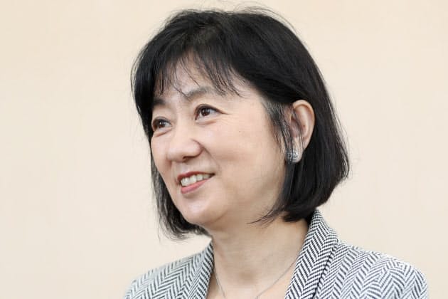 慶応女子の自由さが災い 満点から赤点に 日産ゴーン氏が一目ぼれした星野氏 Nikkei Style 慶応女子の自由さが災い 満点から赤点に 日産ゴーン氏が一目ぼれした星野氏 Nikkei Style