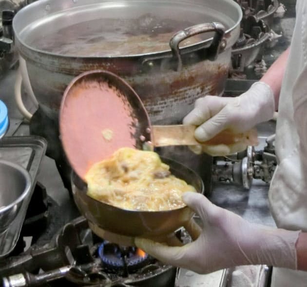 親子丼 実は東京がふるさと 流れる卵 鶏肉ひきたて Nikkei Style 親子丼 実は東京がふるさと 流れる卵 鶏肉ひきたて Nikkei Style