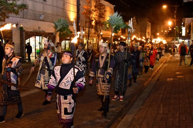 阿寒湖に 夜の森 テーマパーク アイヌ文化の体験も Nikkei Style 阿寒湖に 夜の森 テーマパーク アイヌ文化の体験も Nikkei Style