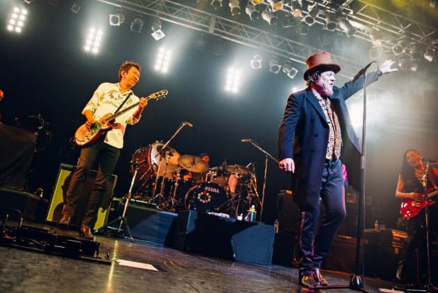 布袋寅泰 ズッケロ 日伊スター共演が開く新境地 エンタメ Nikkei Style