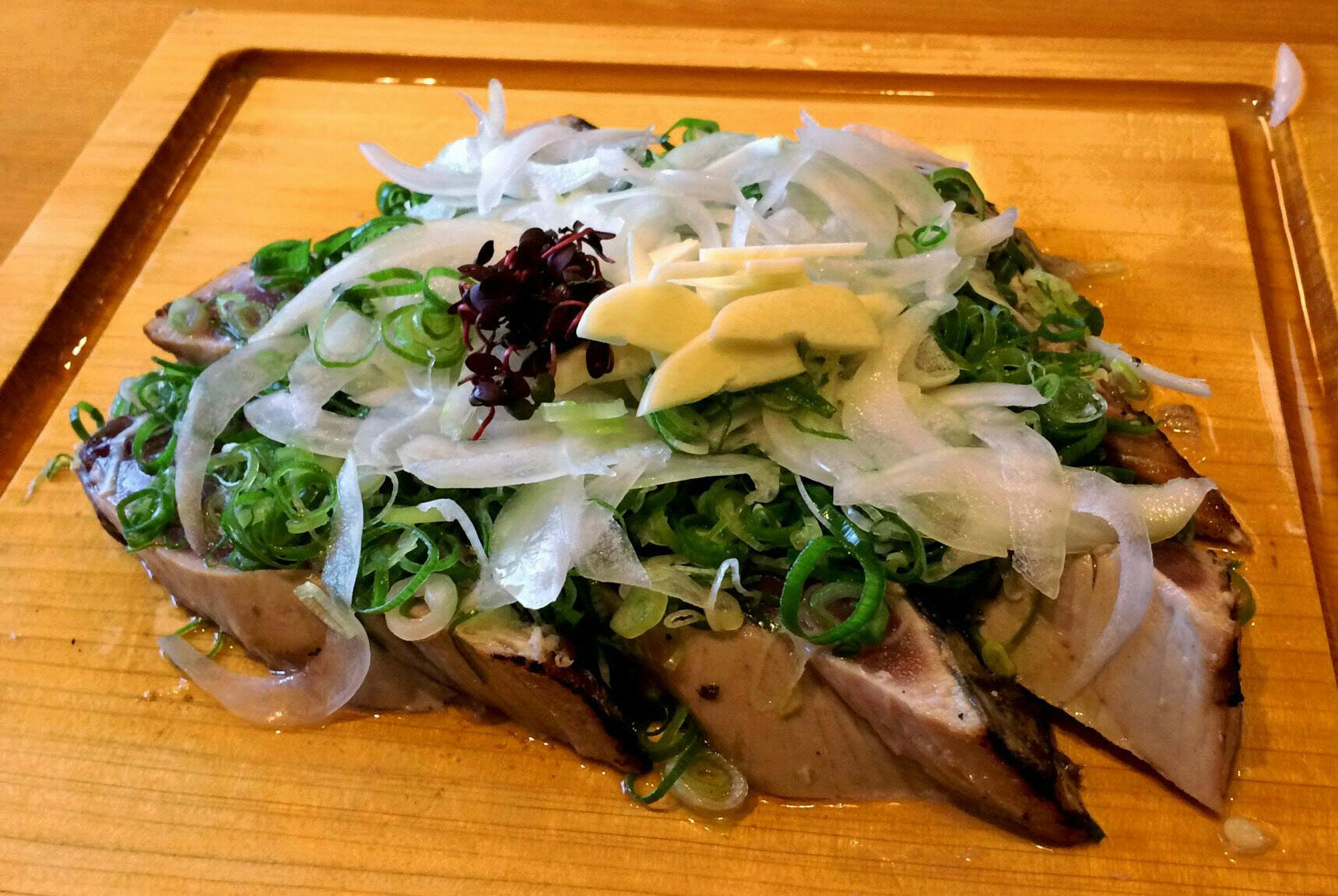 カツオ の たたき 薬味 かつおのたたきの美味しい食べ方 アレンジ料理や余りレシピも カツオ の たたき 薬味 かつおのたたきの美味しい食べ方 アレンジ料理や余りレシピも