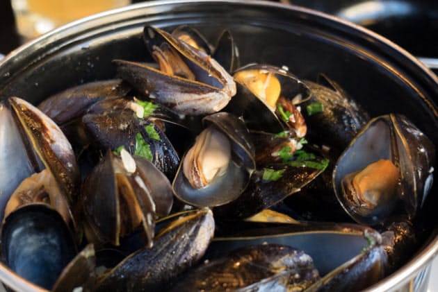 ムール貝に1種もの味付け 欧州で開眼 専門店に Nikkei Style ムール貝に1種もの味付け 欧州で開眼 専門店に Nikkei Style