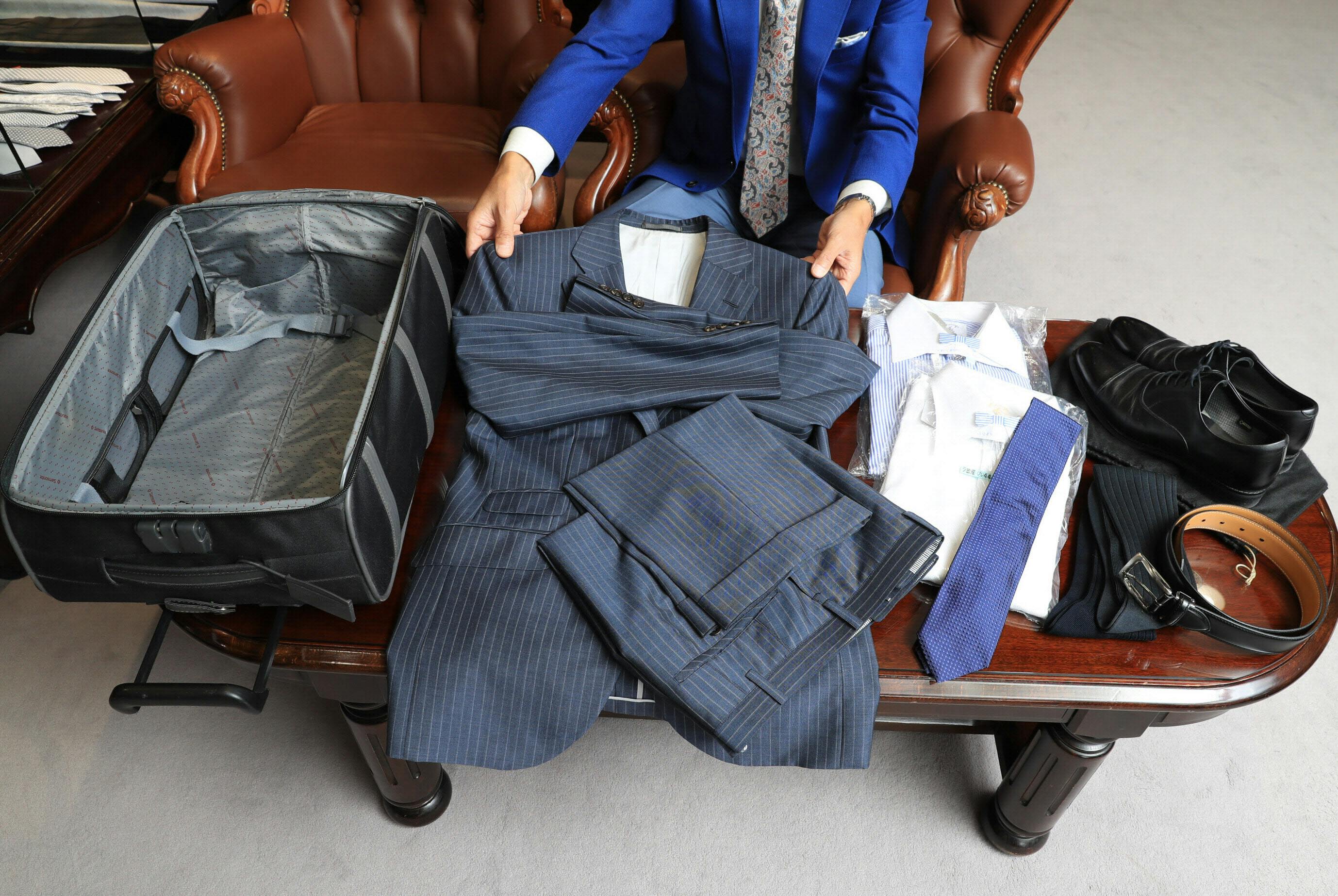 出張 スーツの上手な収納法 クルクル丸めてシワ防ぐ Men S Fashion Nikkei Style