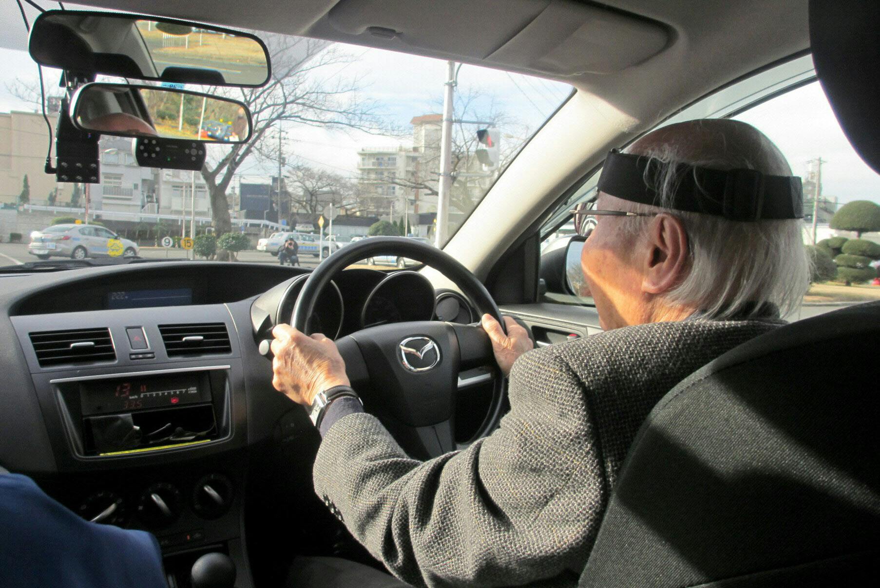 高齢運転者の事故を防ぐには 自動ブレーキ搭載 目標は9割 Nikkei Style 高齢運転者の事故を防ぐには 自動ブレーキ搭載 目標は9割 Nikkei Style