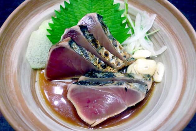 汁なし担々麺に悶絶 伏兵はカツオたたきの生ニンニク Nikkei Style 汁なし担々麺に悶絶 伏兵はカツオたたきの生ニンニク Nikkei Style