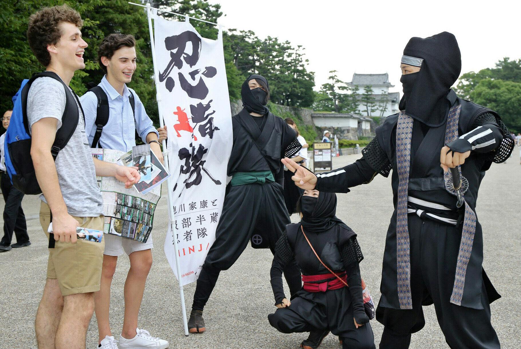 侍と忍者は今もいる 訪日客に大人気 人手不足に Nikkei Style 侍と忍者は今もいる 訪日客に大人気 人手不足に Nikkei Style