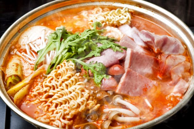 鍋のシメにラーメン 韓国や台湾では袋めんをそのまま Nikkei Style 鍋のシメにラーメン 韓国や台湾では袋めんをそのまま Nikkei Style