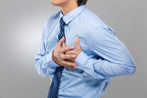 突然みぞおちに強い痛みが 考えられる怖い病気は Nikkei Style 突然みぞおちに強い痛みが 考えられる怖い病気は Nikkei Style