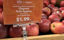 値札にはアマゾンのロゴも(米パロアルト市内のホールフーズ店舗)