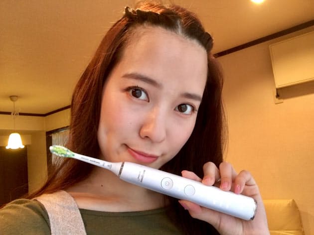 Iotで歯を白く 女優が試した高級電動歯ブラシの実力 Mono Trendy Nikkei Style