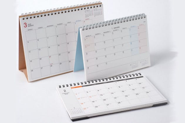 机で立てて使う 手帳の新トレンドはカレンダー併用型 Mono Trendy Nikkei Style