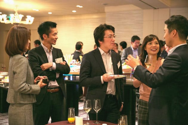 会社を辞めた人は裏切り者か 中途退職者の 同窓会 なぜ日本企業でも注目 Nikkei Style 会社を辞めた人は裏切り者か 中途退職者の 同窓会 なぜ日本企業でも注目 Nikkei Style