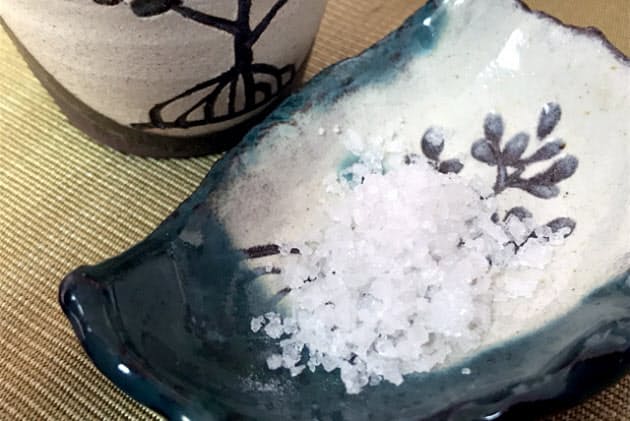 塩をさかなに飲む 日本酒の持ち味を引き出す一つまみ Nikkei Style 塩をさかなに飲む 日本酒の持ち味を引き出す一つまみ Nikkei Style