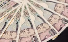 高齢化に伴い医療や年金など社会保障費の拡大に歯止めがかからず、日本の政府債務はGDPの2倍を超す