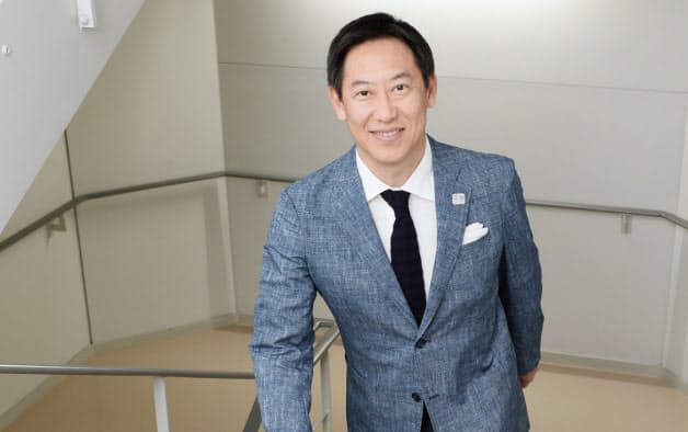 リーダーが語る 仕事の装い スポーツ庁長官 鈴木大地氏 Nikkei Style リーダーが語る 仕事の装い スポーツ庁長官 鈴木大地氏 Nikkei Style