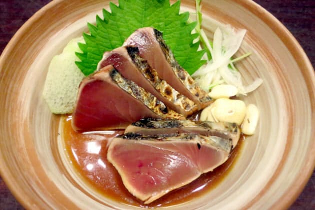 カツオの タタキ 由来は 本場高知は塩で味わう Nikkei Style