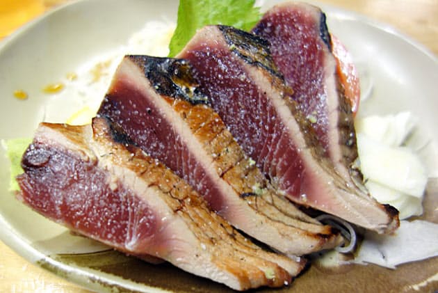 カツオの タタキ 由来は 本場高知は塩で味わう Nikkei Style カツオの タタキ 由来は 本場高知は塩で味わう Nikkei Style