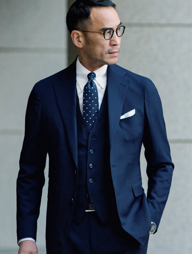 濃紺スーツのvゾーンは 紺白 1柄 でキリリと絞る Men S Fashion Nikkei Style